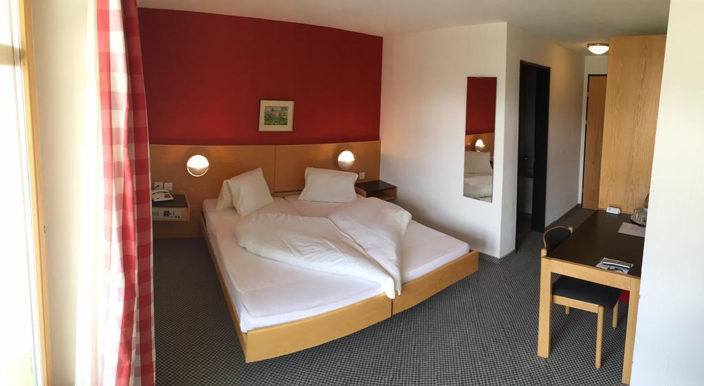Hotel Aurora Ardez Quarto foto